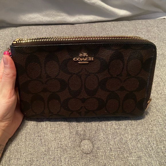 never used Coach wristlet - Picture 1 of 5